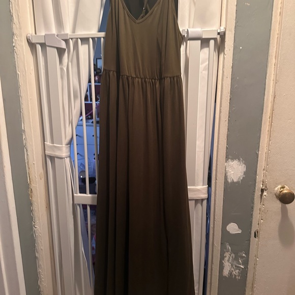Elegant Olive Green Maxi Dress - Picture 1 of 3